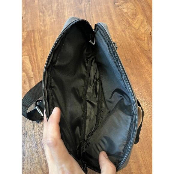 Harley Davidson Gray Canvas Cross Body Bag Zipper Closure - Picture 3 of 5